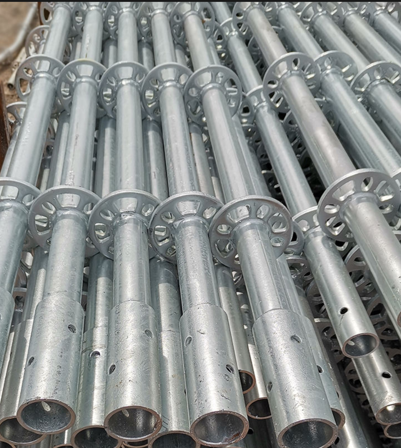 Multidirectional scaffolding verticals standards with rosette rings