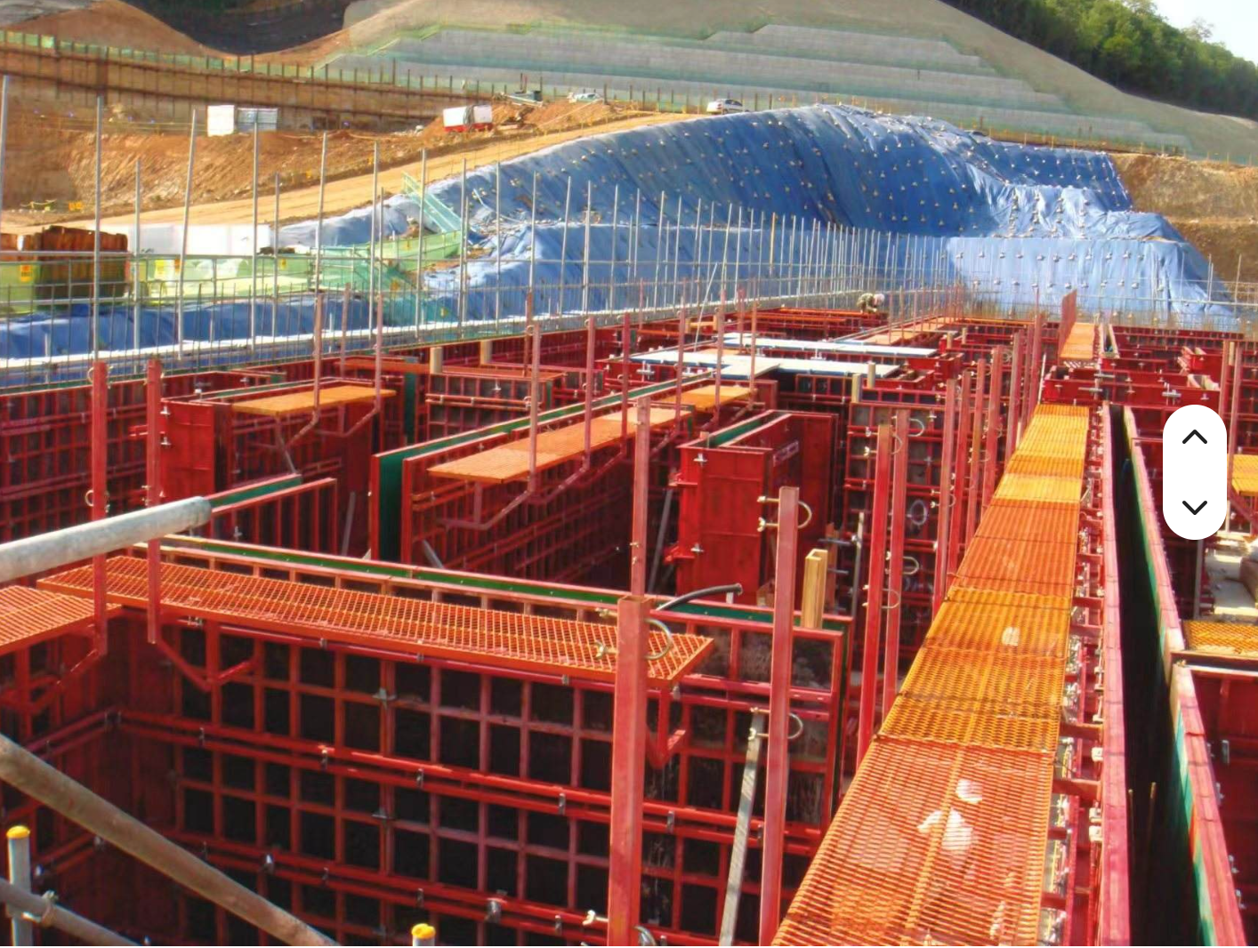 Column formwork connection system with clamps